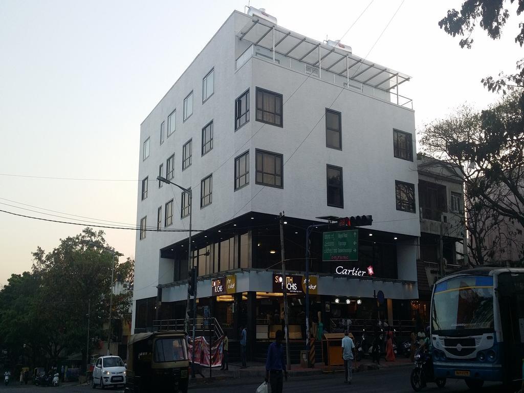 Cartier Biznotel Bangalore Exterior photo